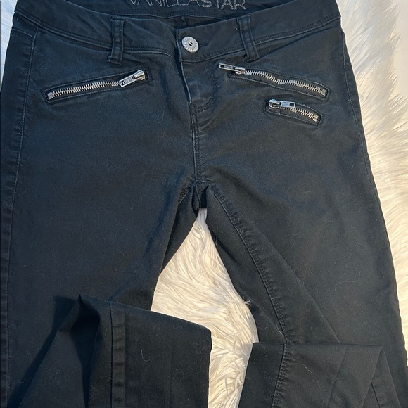 Vanilla Star Skinny Jeans with Zipper Accents - Picture 2 of 8